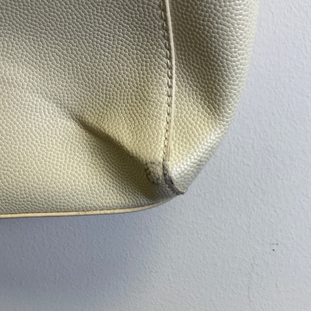 Mario Valentino Cream Shoulder Bag with Gold Chain - Picture 5 of 6